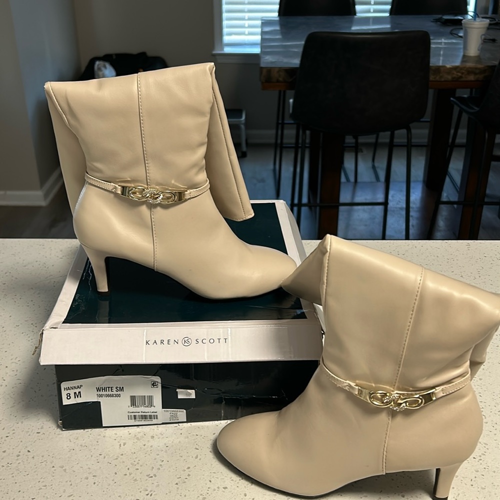 Size 8. beige
